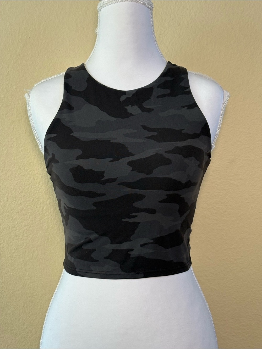 Athleta Conscious Crop Tank Top Sports Bra Black Camo A-C Size XS